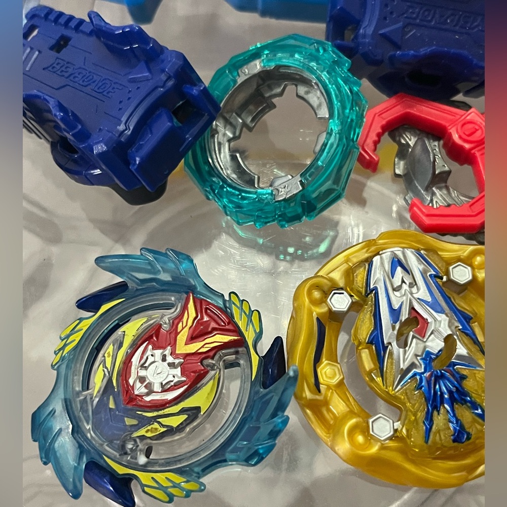 Beyblade Burst Evolution Battle Stadium Arena with Beyblades